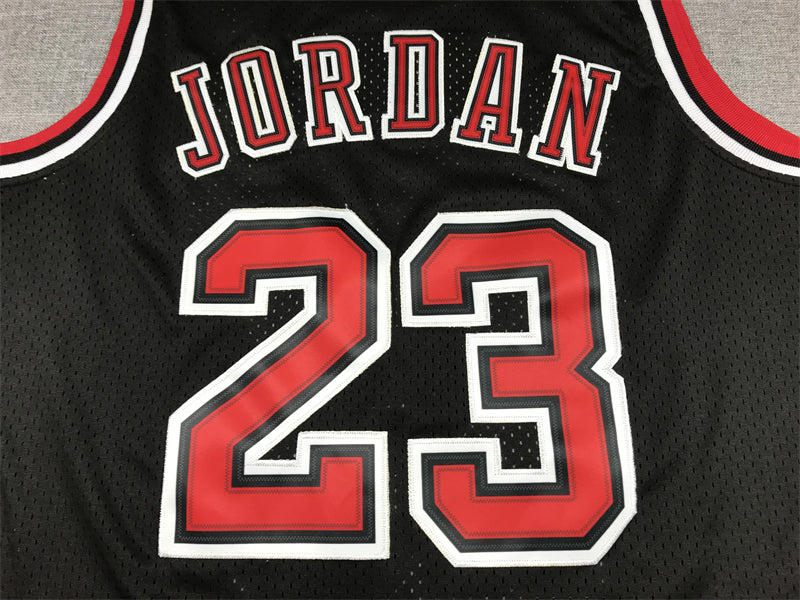 Men's Chicago Bulls Michael Jordan Black 1997-98 Hardwood Classics Player Jersey